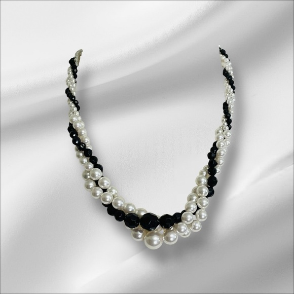 VINTAGE RMN Roman Co Black White Twisted 3-Strand Faux Pearl Necklace 16.5" - Picture 1 of 5